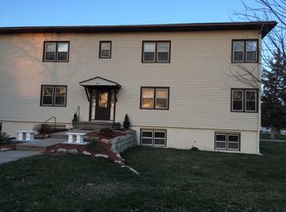 820 Juniper Ave APT 6, Crete, NE 68333