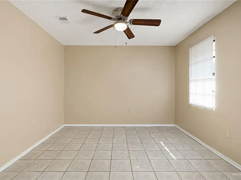 825 W 1st St #3 — Photo 4