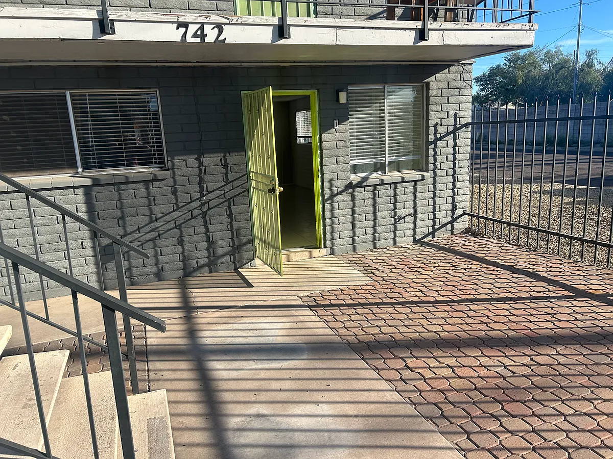 Building Photo - 742 E Flynn Ln #3