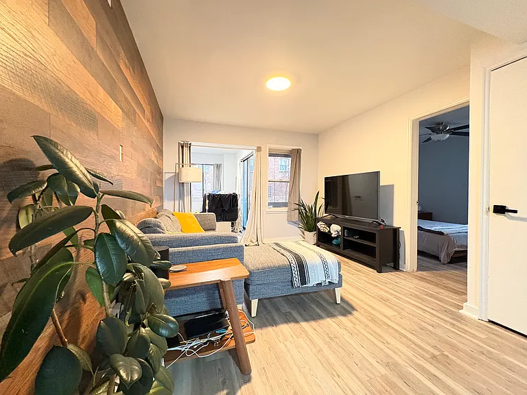 5737 Hobart St #4 — Photo 12