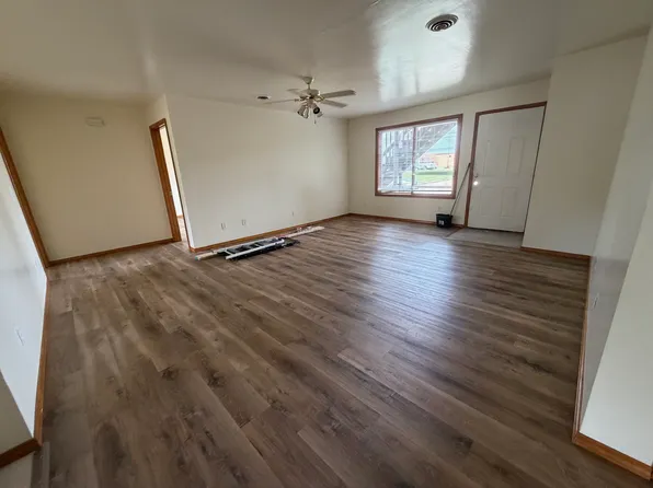 1205 E Grand Ave APT I, Carbondale, IL 62901