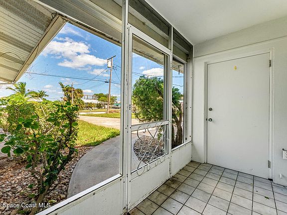 4th image of 272 Bahama Blvd