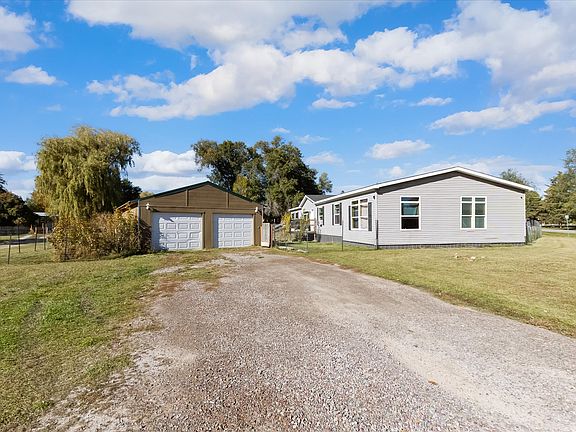 3rd image of 564 Cheery Lynn Rd