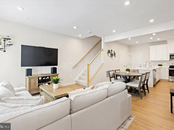 2437 Silver Line Aly Unit 69A, Herndon, VA 20171