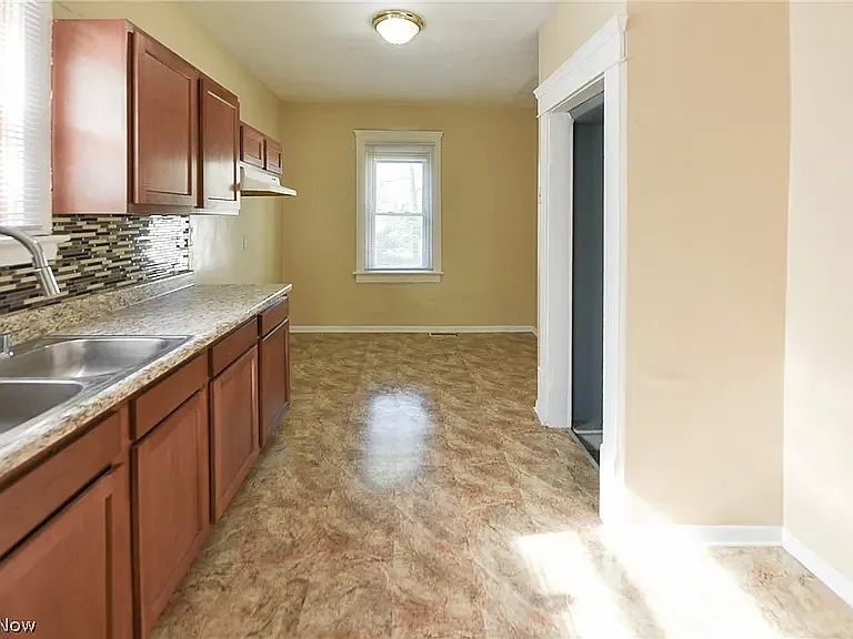 2 bed, 1032 sqft, $1,200 — Photo 2