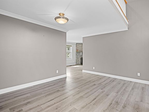 5th image of 48037 Lafayette Dr