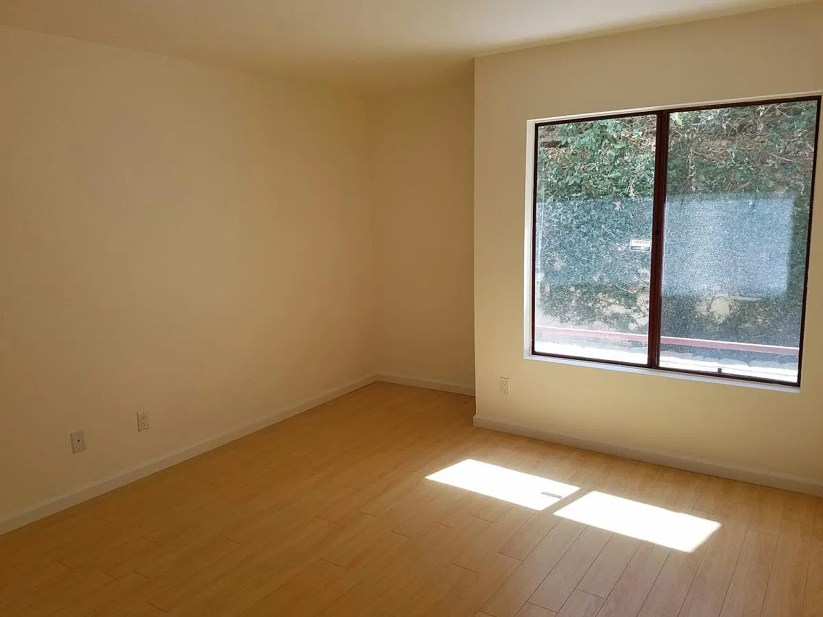2 bed, 900 sqft, $2,600 — Photo 4