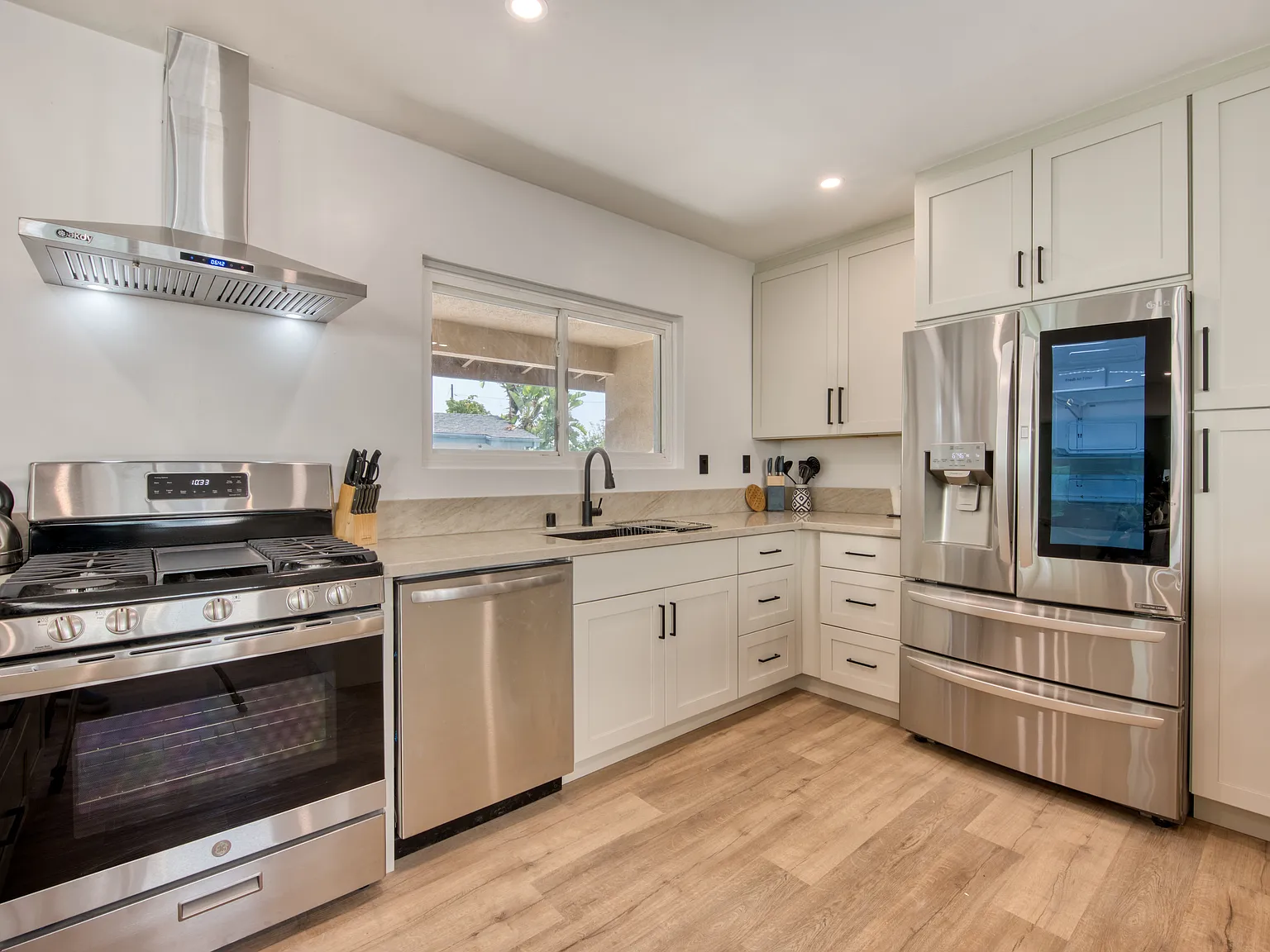 4 bed, 1823 sqft, $5,698 — Photo 2