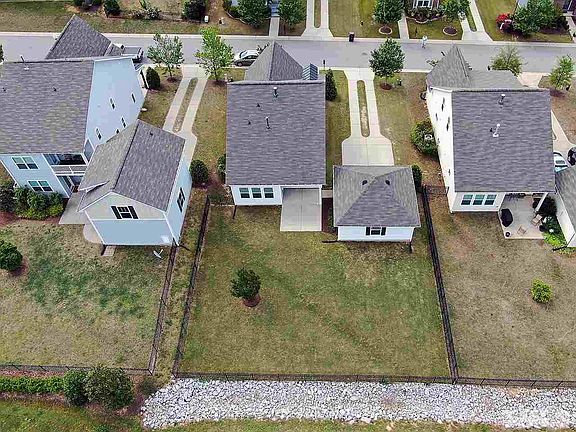 3rd image of 36 Plum Ln