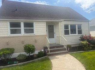 3146 N Jerusalem Rd #1, Wantagh, NY 11793