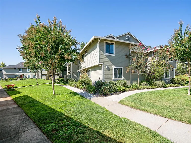 Ridgecrest Apartment Homes — Photo 14