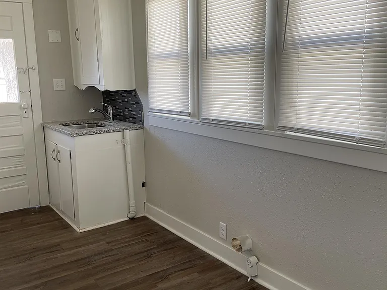 103 C St — Photo 7