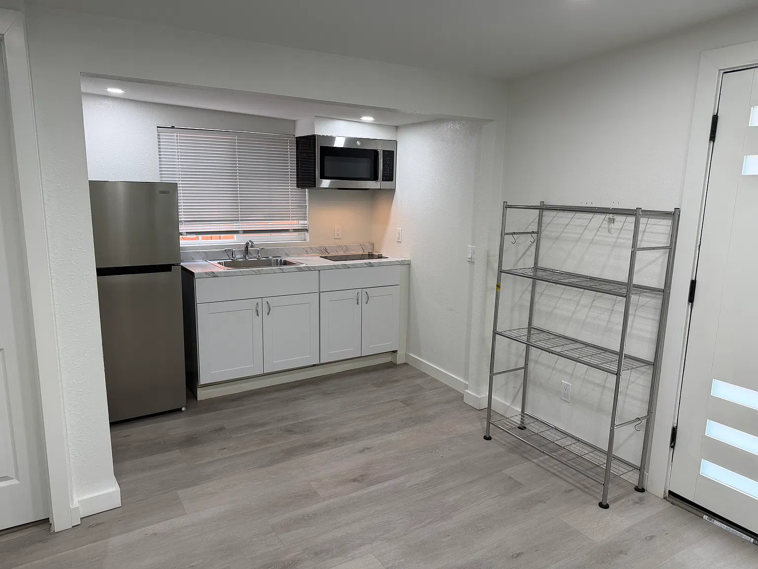 1 bed, 860 sqft, $2,100 — Photo 3