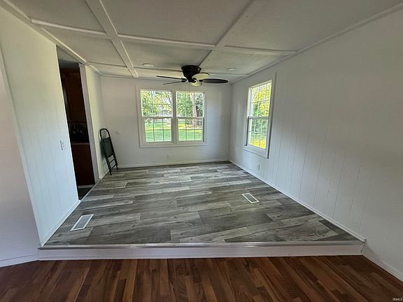 3rd image of 466 E Maple St