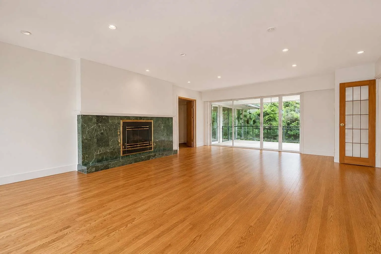 4 bed, 3400 sqft, $6,200 — Photo 3