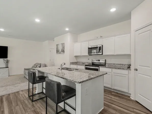 900 Berkeley Glen Rd, Zebulon, NC 27597