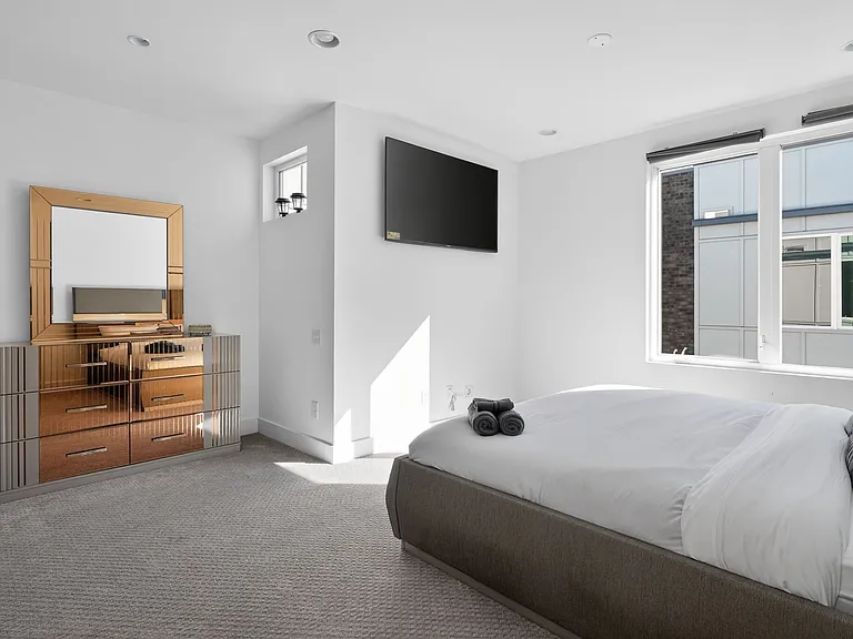 241 Maynard Ter SE #16 — Photo 33
