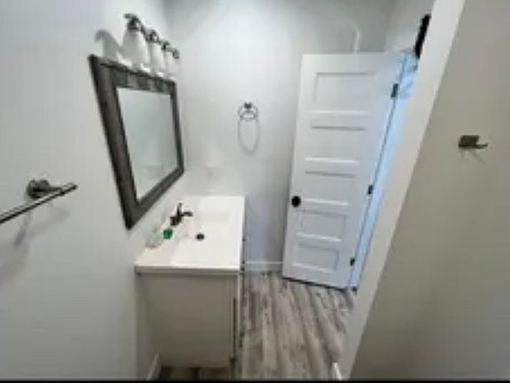 2nd image of 1402 S Ellis Ave