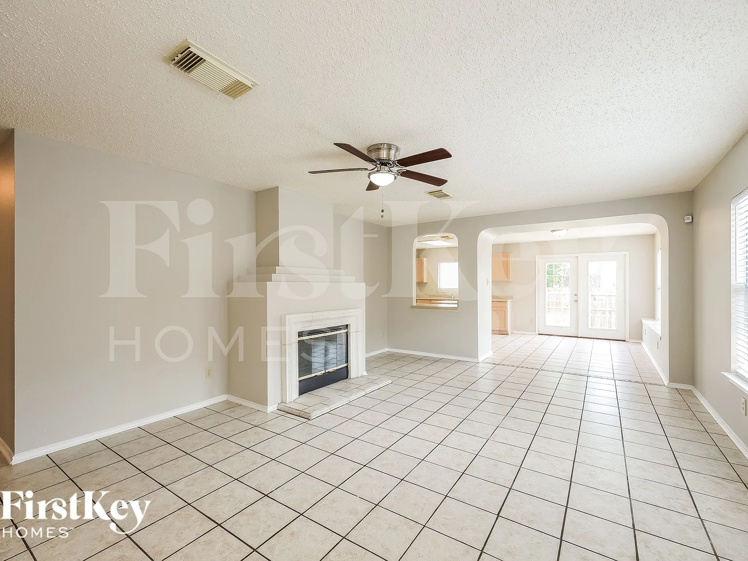3 bed, 2.0 bath, 1398 sqft, $1,440 — Photo 3