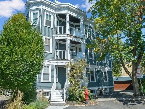 12 Fainwood Cir #2, Cambridge, MA 02139