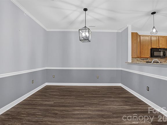 5th image of 17221 Doe Valley Ct