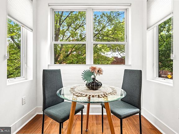 3rd image of 11 15th St NE APT 5