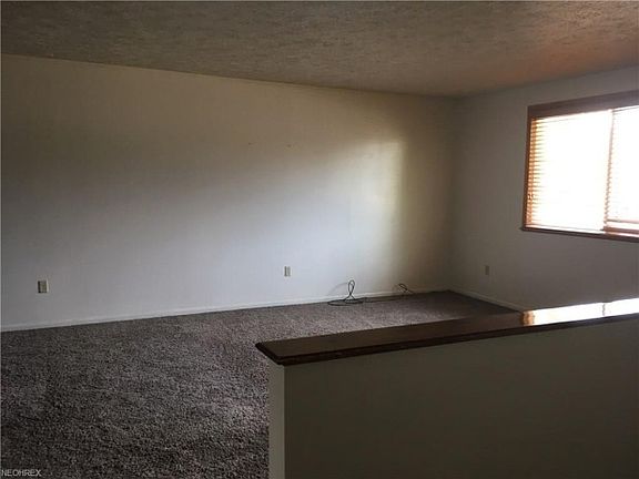 2nd image of 927 Chelsea Dr