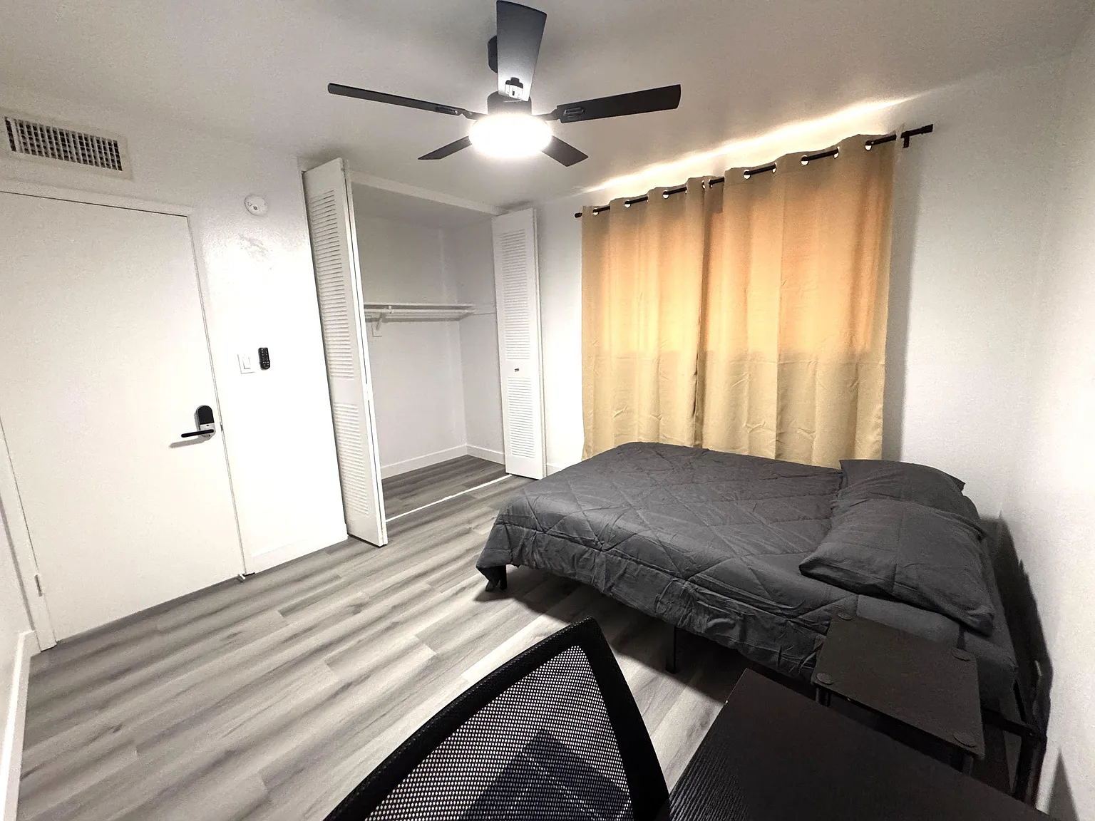 4 bed, 2.0 bath, 2110 sqft, $728 — Photo 4