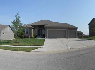 1520 Creekmoor Dr, Raymore, MO 64083