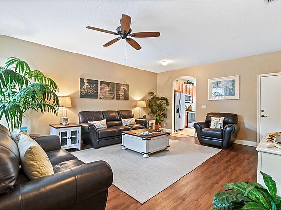 4th image of 2104 SE Grand Drive