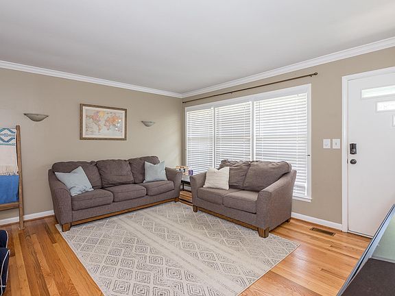 4th image of 3004 Roselawn Blvd