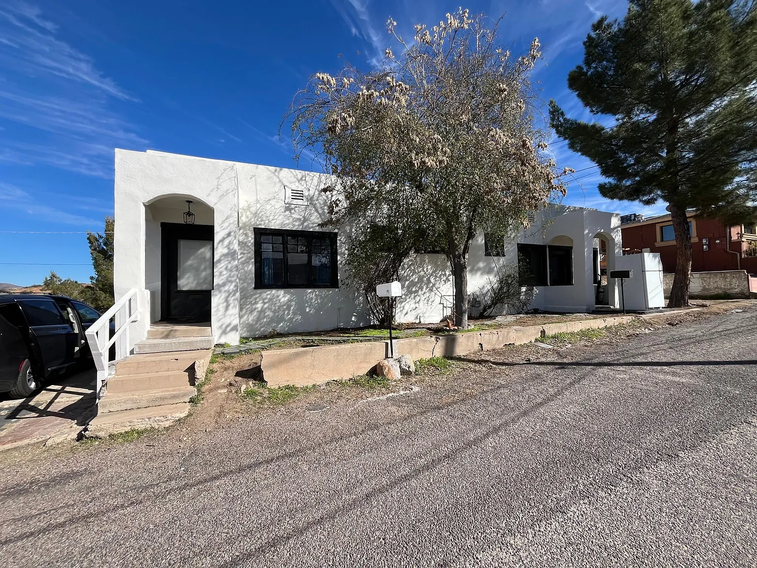 195 S Sunnyslope Ave — Photo 1