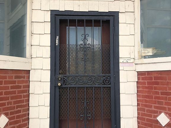 2nd image of 2439 W Grand Ave #Sto