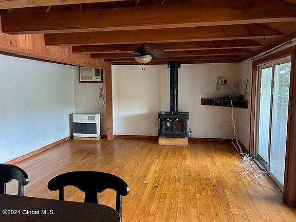 5th image of 83 Pleasant View Dr