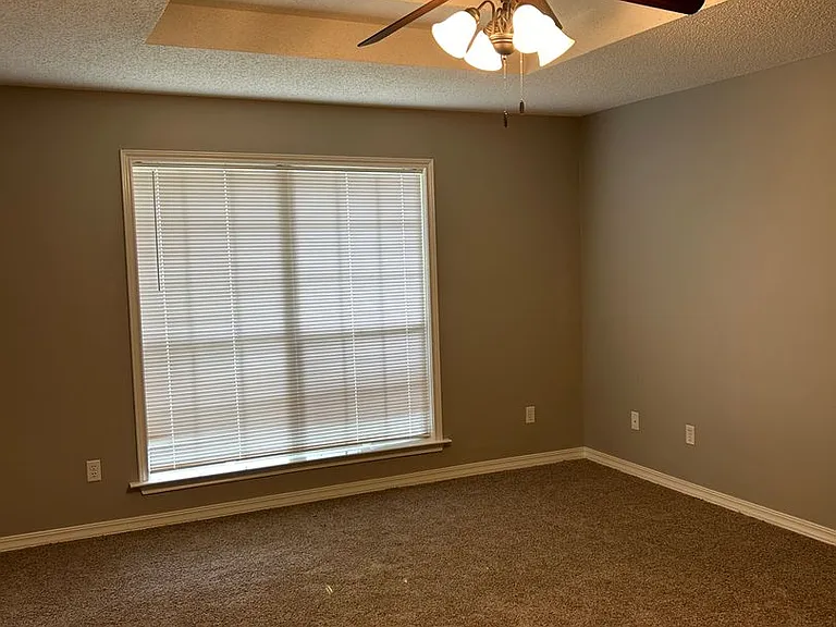 1138 Kensington Ct — Photo 35