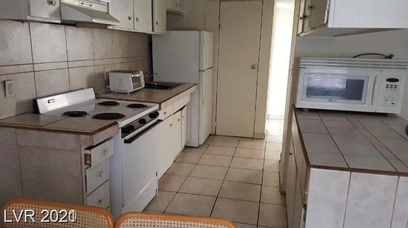 2nd image of 1601 Constantine Ave