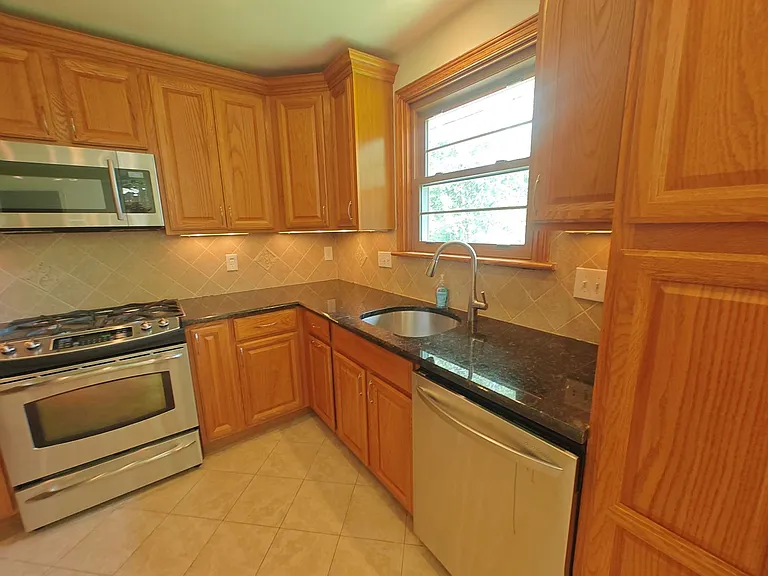 9510 Overhill Rd — Photo 10