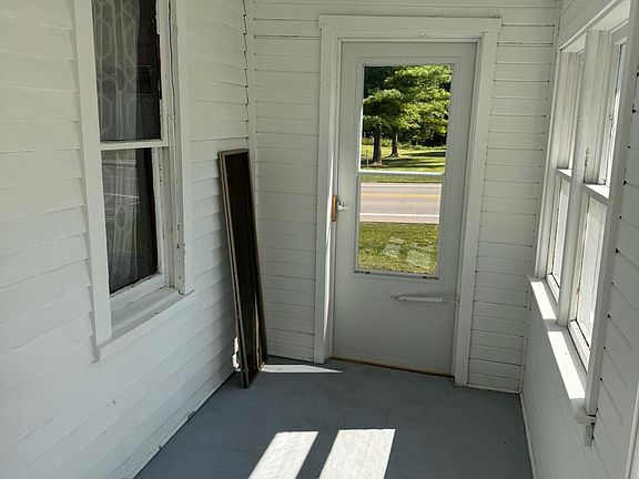 3rd image of 409 E Jackson St