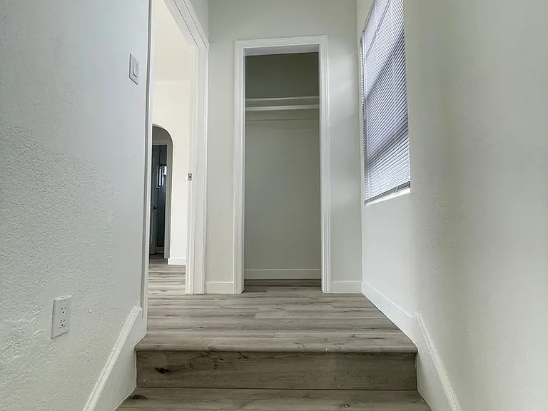 1565 S. Hobart Blvd — Photo 22