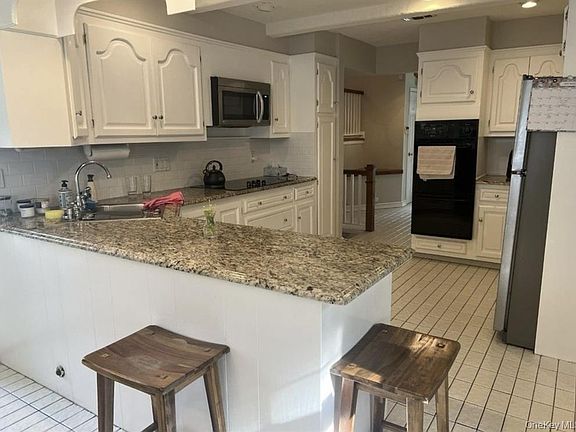 5th image of 30 Michael Rd