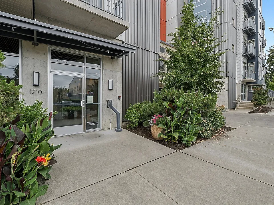 30-web-or-mls-1210 N 152nd St unit 225 Shoreline-S2606-003