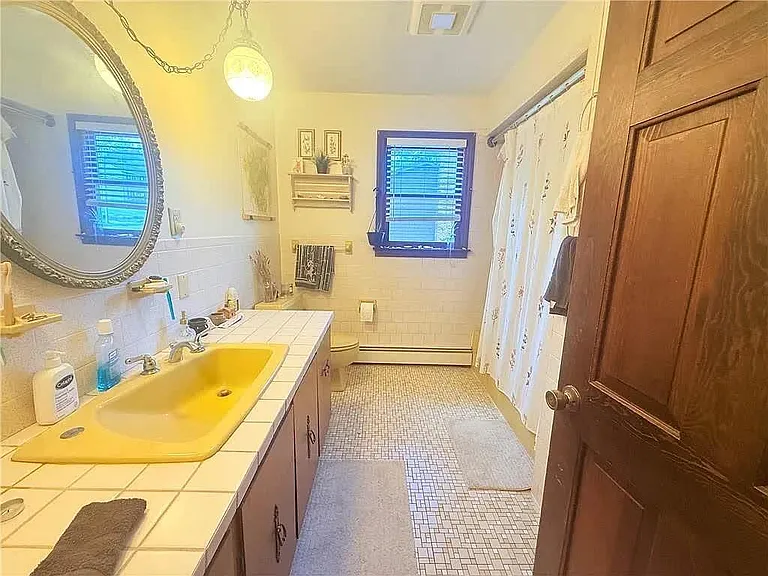 35 Brookdale St — Photo 6