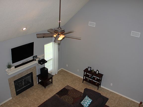 5th image of 136 Autumn Lake Dr