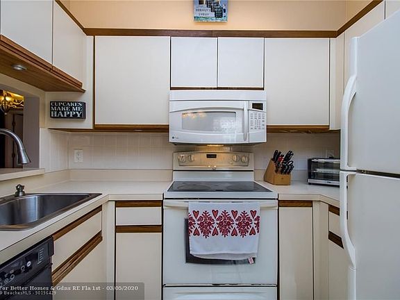 4th image of 10700 NW 14th St APT 155