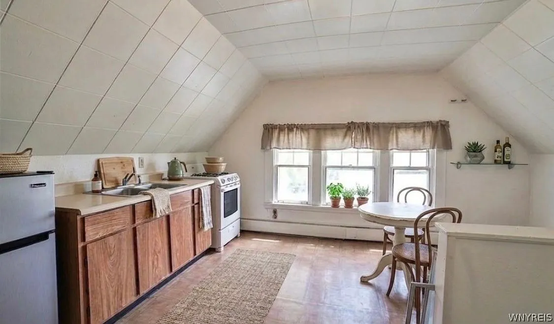 1811 Weston Ave — Photo 2