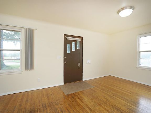 4th image of 8275 Clara Ave