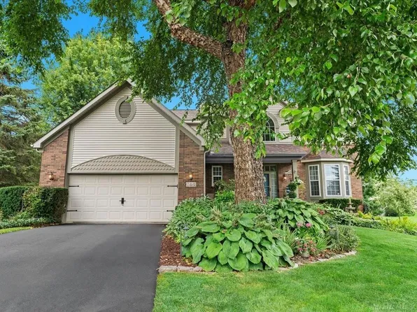 744 Hummerside Ct, Commerce Township, MI 48382