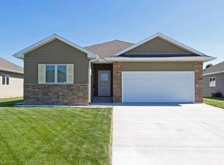 3516 Hummingbird Dr, North Platte, NE 69101