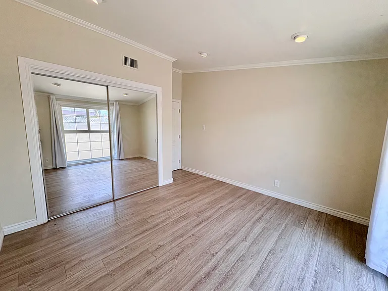 975 N Grammont Ave — Photo 10