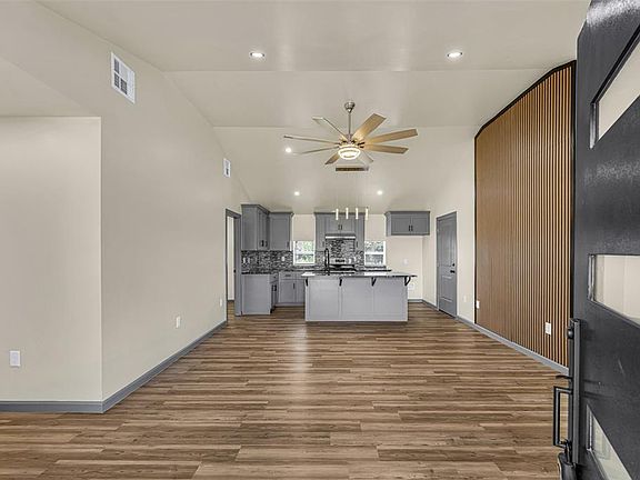 5th image of 2304 NW 47th St